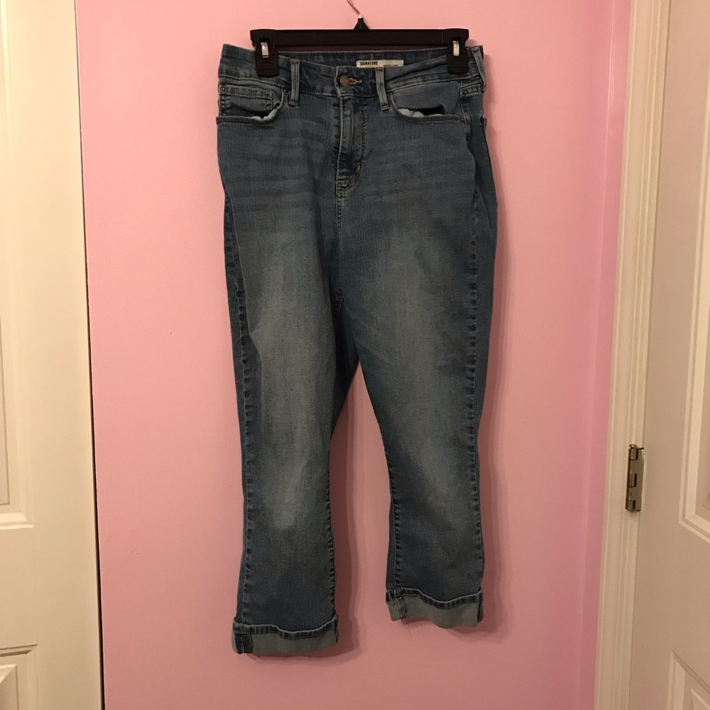 Levi's Signature mid rise cuffed Capri Jeans size 8